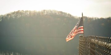 트럼프 반이민 행정명령의 전국적 잠정 중단 명령