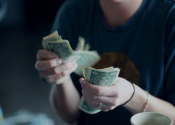 임금을 체크로 지급할 때 알아두어야 할 점은?