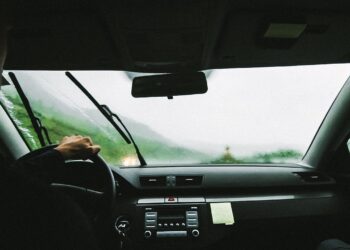 비오는 날 운전자들이 꼭 기억해야 할 안전운전의 핵심