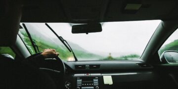 비오는 날 운전자들이 꼭 기억해야 할 안전운전의 핵심