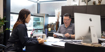 가맹비 없이 투명한 E-2투자비자, 카후나 마사지 체어
